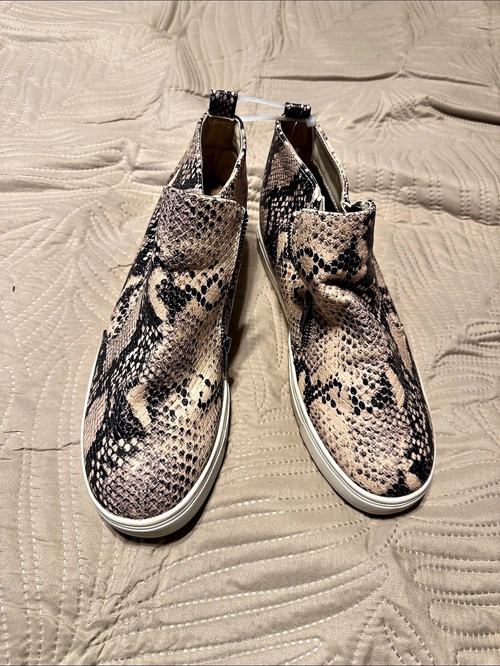Time and Tru Women's Snake Skin Print Sneakers Sz 10